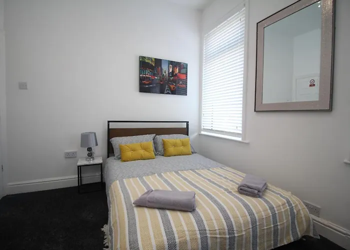 Tower View House - 4 Bedroom - Newly Refurbished - 2 Mins Walk To Beach