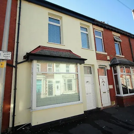 Tower View House - 4 Bedroom - Newly Refurbished - 2 Mins Walk To Beach Blackpool Exterior foto