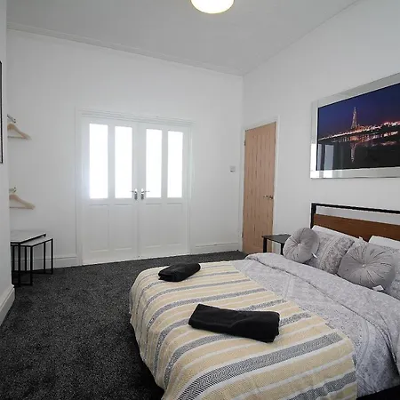 Tower View House - 4 Bedroom - Newly Refurbished - 2 Mins Walk To Beach Blackpool Exterior foto