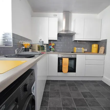 Tower View House - 4 Bedroom - Newly Refurbished - 2 Mins Walk To Beach Blackpool Exterior foto