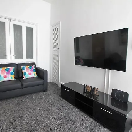 Tower View House - 4 Bedroom - Newly Refurbished - 2 Mins Walk To Beach Blackpool Exterior foto