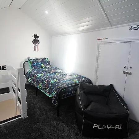 Tower View House - 4 Bedroom - Newly Refurbished - 2 Mins Walk To Beach Blackpool Exterior foto