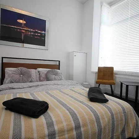 Tower View House - 4 Bedroom - Newly Refurbished - 2 Mins Walk To Beach Blackpool Exterior foto