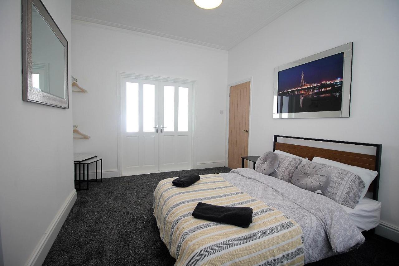 Tower View House - 4 Bedroom - Newly Refurbished - 2 Mins Walk To Holiday home Blackpool