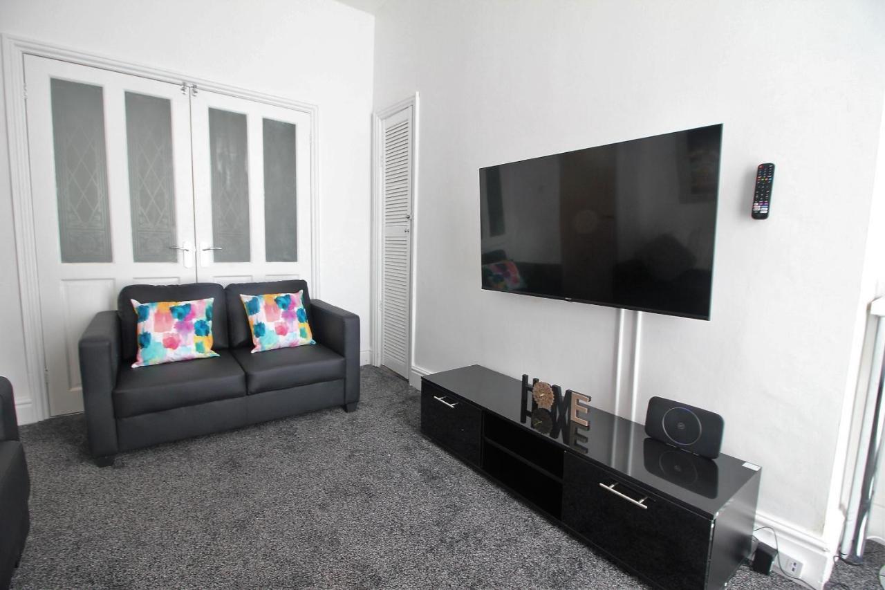 Tower View House - 4 Bedroom - Newly Refurbished - 2 Mins Walk To Holiday home Blackpool
