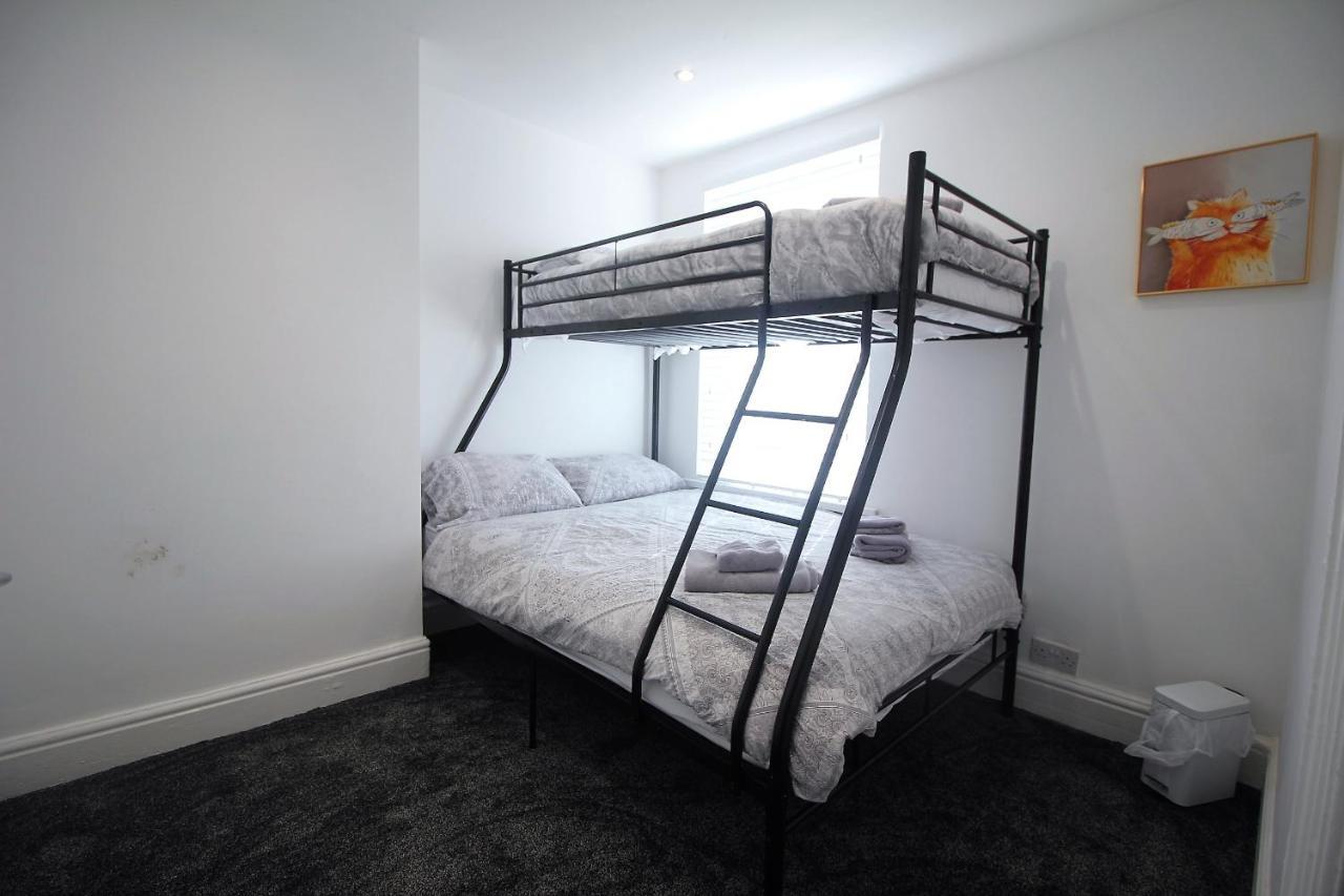 Tower View House - 4 Bedroom - Newly Refurbished - 2 Mins Walk To Blackpool