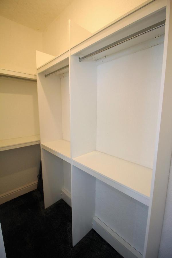Tower View House - 4 Bedroom - Newly Refurbished - 2 Mins Walk To *
