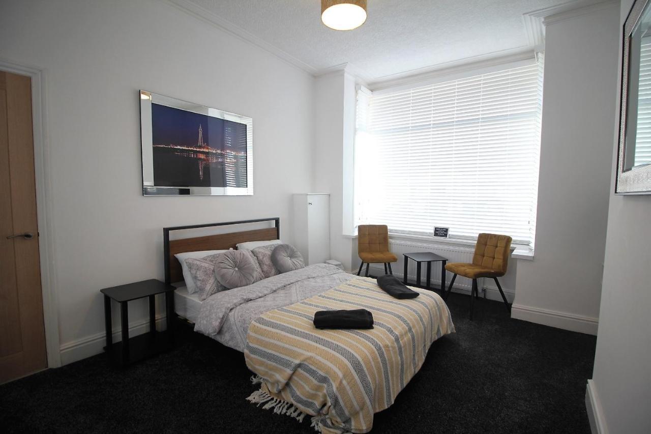 Tower View House - 4 Bedroom - Newly Refurbished - 2 Mins Walk To *
